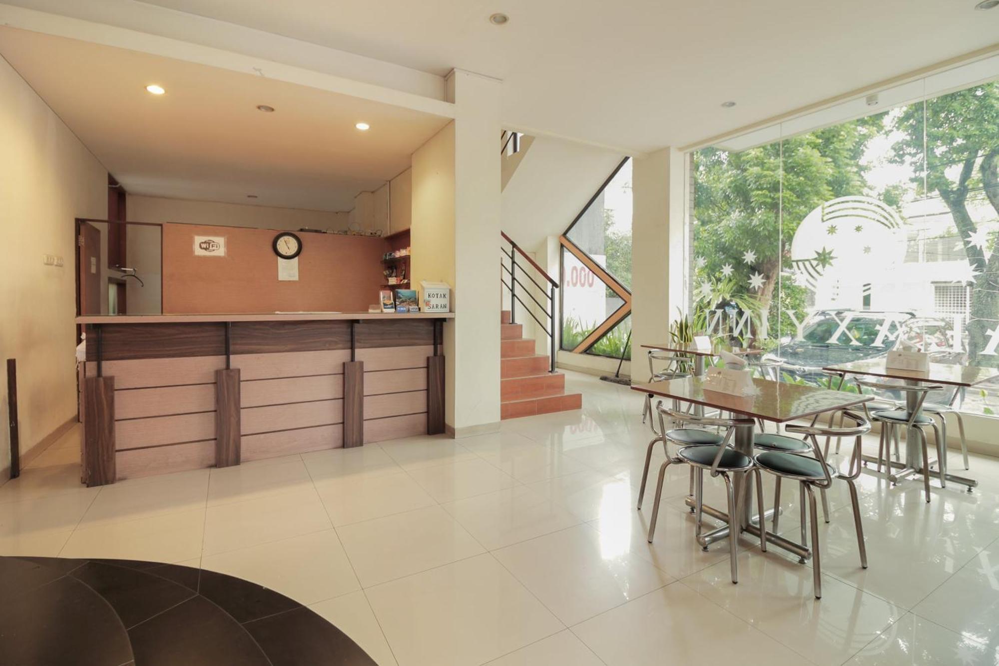 Capital O Galaxy Inn Bandung Exterior photo